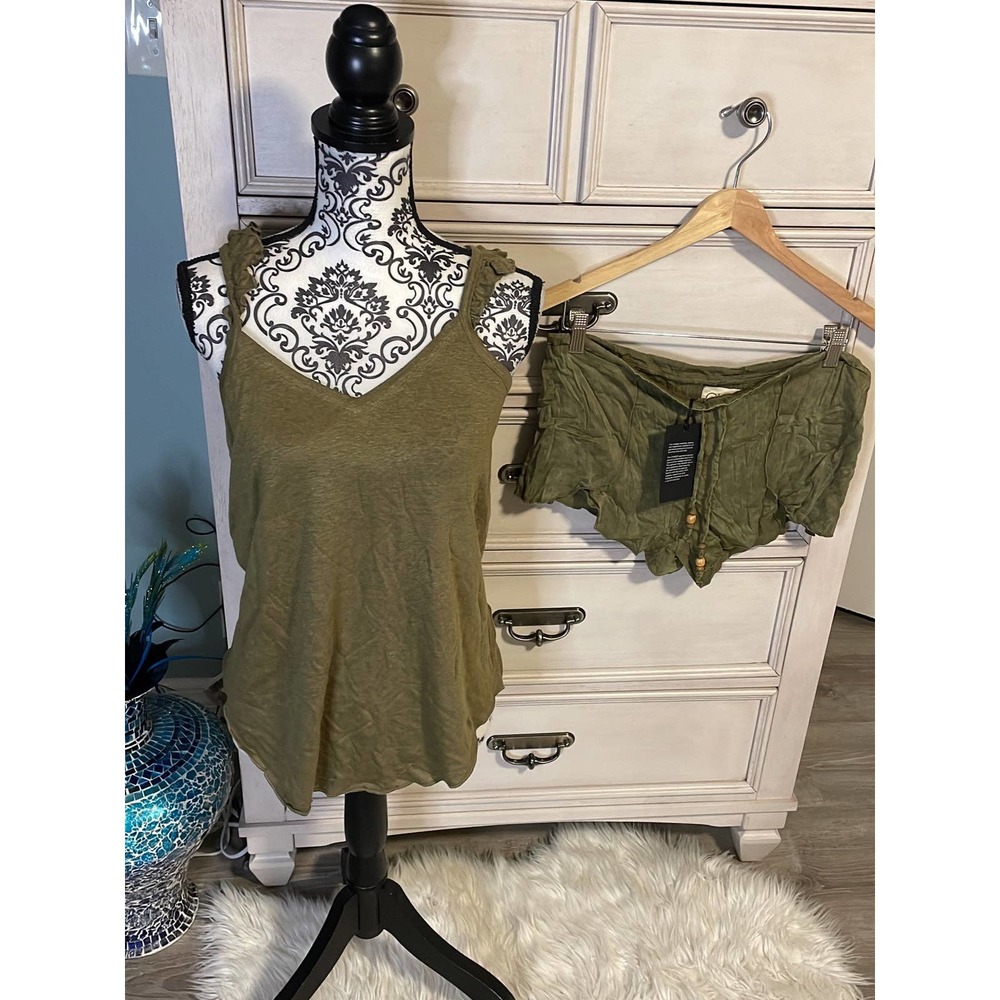 NWT womens cute CHA SOR summer tank/short set med
